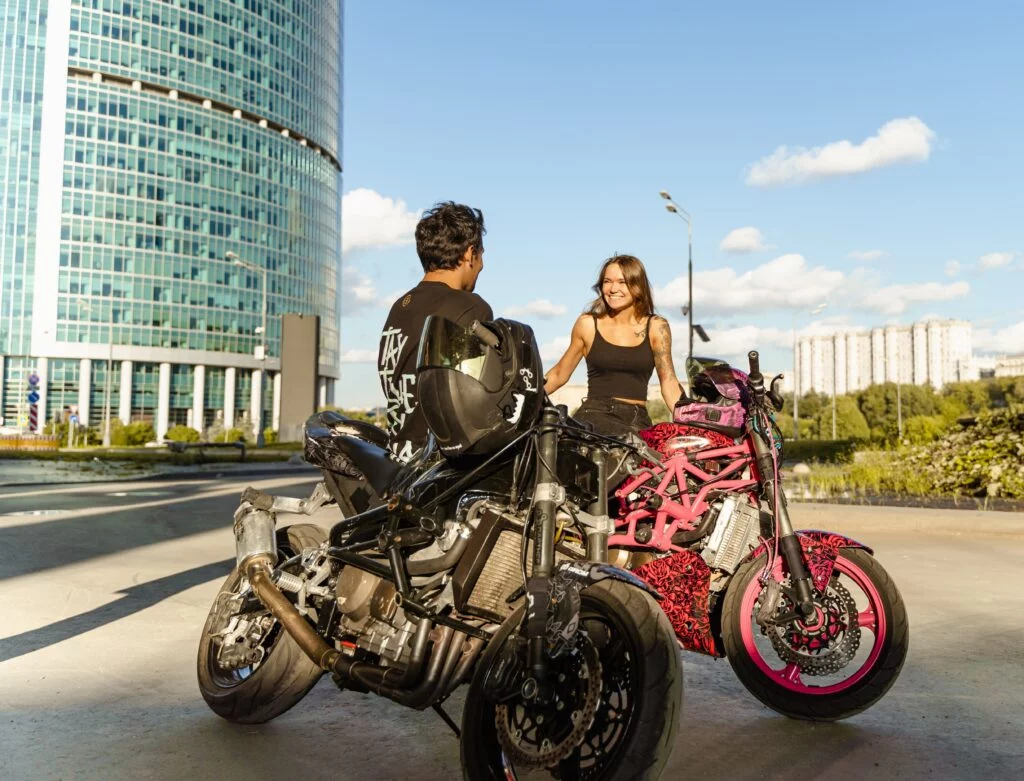 qué es una moto naked