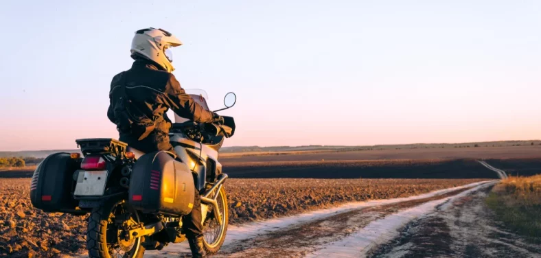 10 tips para viajar en moto en verano